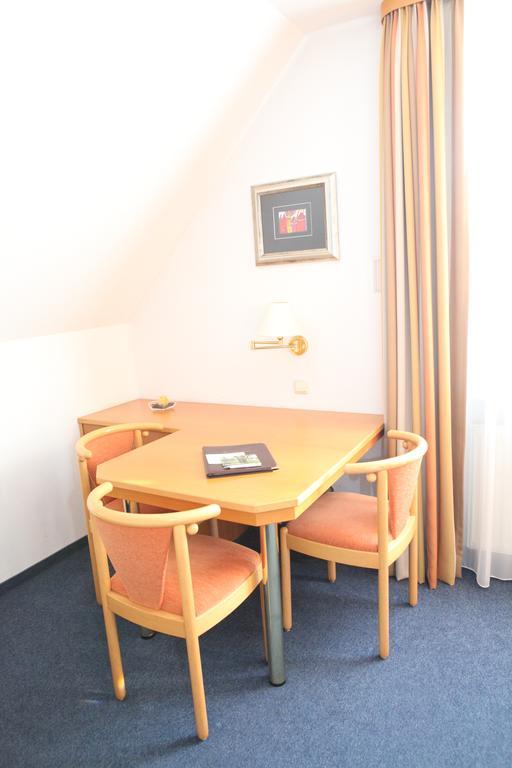 Hotel Am Ostpark Neubiberg Quarto foto