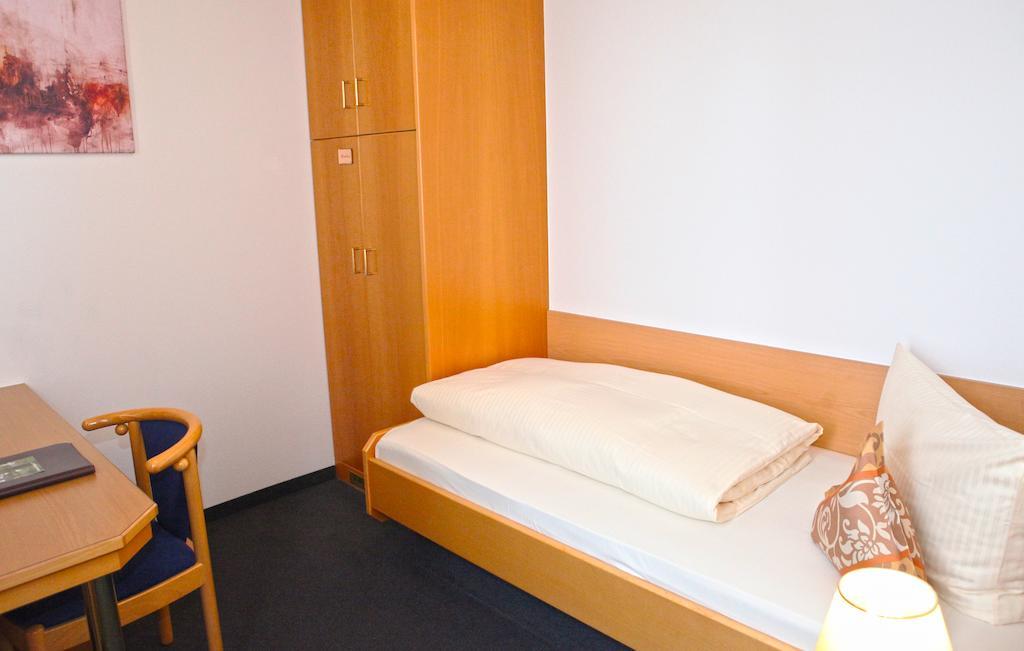 Hotel Am Ostpark Neubiberg Quarto foto