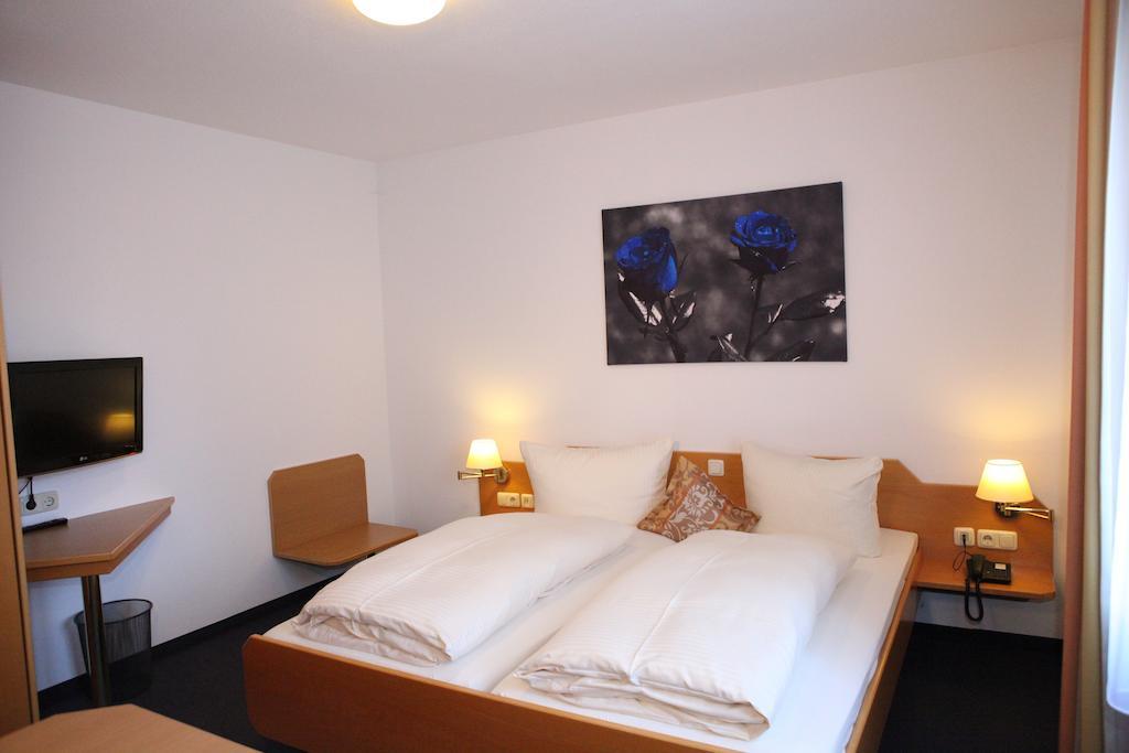 Hotel Am Ostpark Neubiberg Exterior foto
