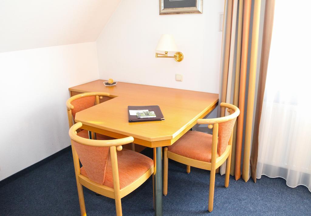 Hotel Am Ostpark Neubiberg Quarto foto